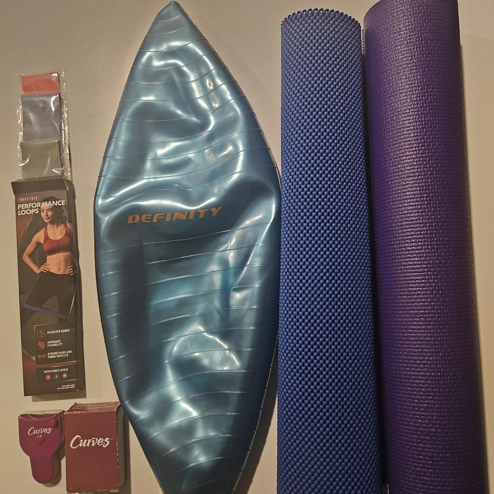 Definity Blue Balance Board with Purple Yoga Mats